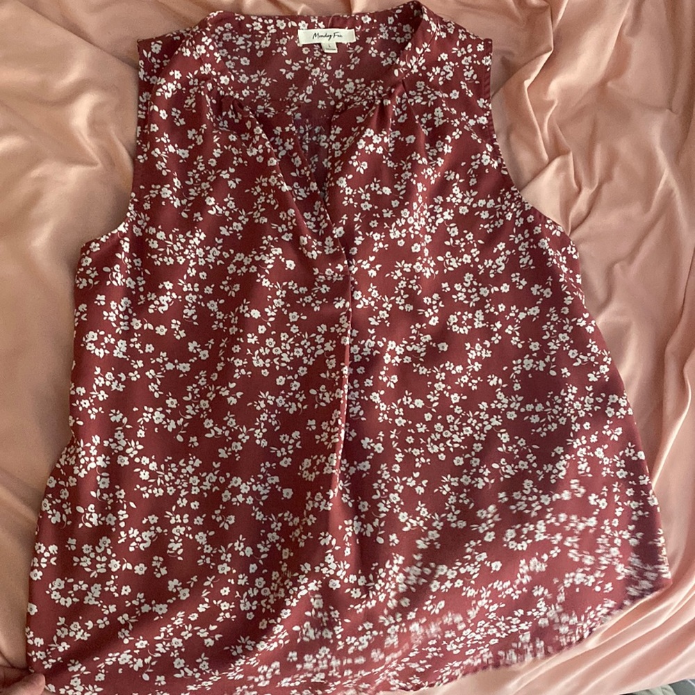 Flowy sleeveless blouse.